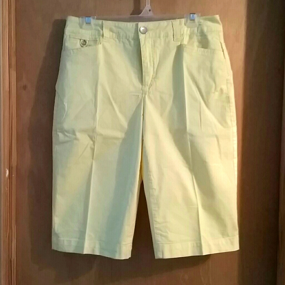 Bermuda/Walking Shorts